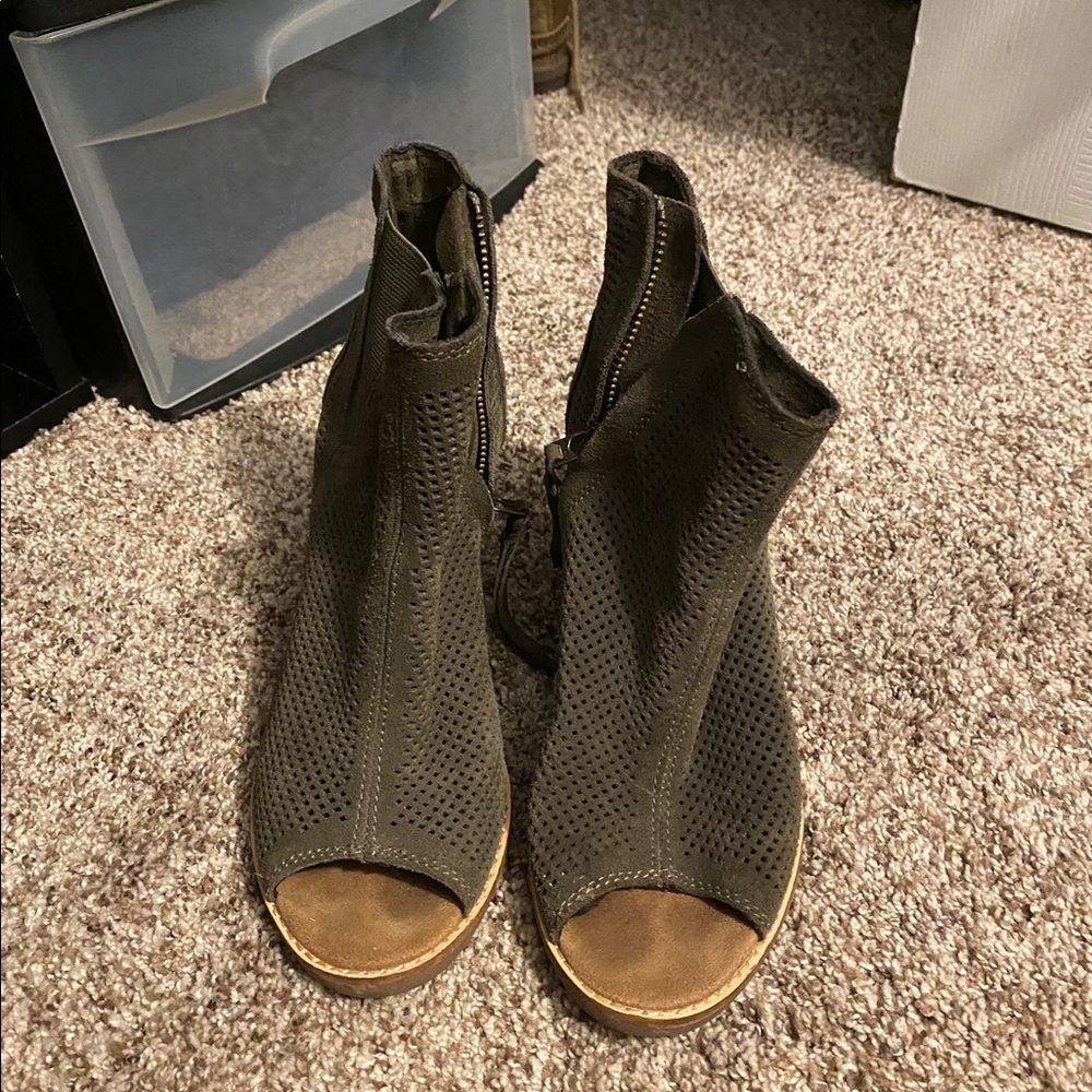 TOMS heels
